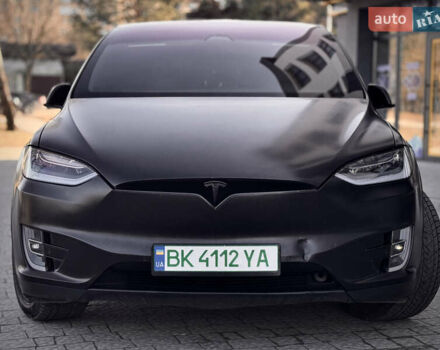 Черный Тесла Модель Х, объемом двигателя 0 л и пробегом 104 тыс. км за 34500 $, фото 4 на Automoto.ua