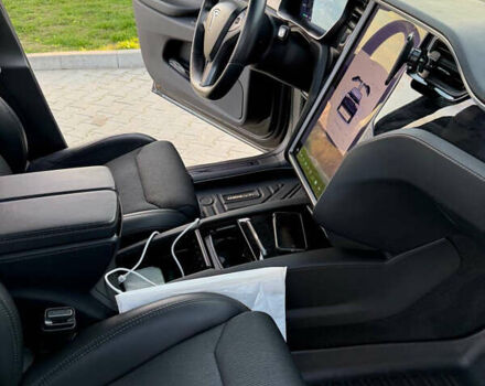 Черный Тесла Модель Х, объемом двигателя 0 л и пробегом 63 тыс. км за 28000 $, фото 16 на Automoto.ua