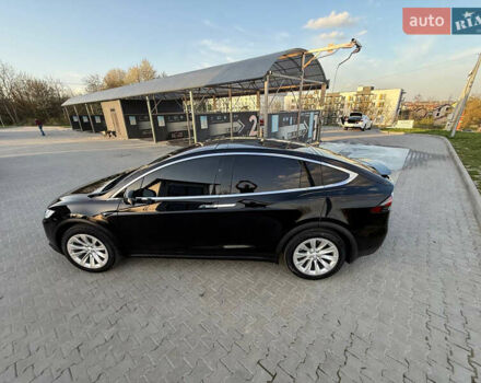 Черный Тесла Модель Х, объемом двигателя 0 л и пробегом 63 тыс. км за 28000 $, фото 4 на Automoto.ua