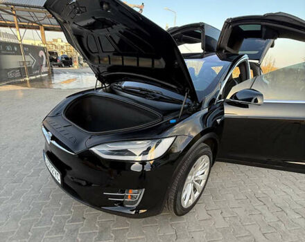 Черный Тесла Модель Х, объемом двигателя 0 л и пробегом 63 тыс. км за 28000 $, фото 25 на Automoto.ua