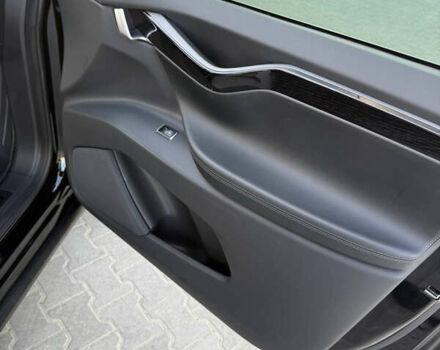 Черный Тесла Модель Х, объемом двигателя 0 л и пробегом 63 тыс. км за 28000 $, фото 15 на Automoto.ua