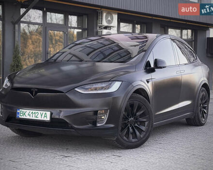 Черный Тесла Модель Х, объемом двигателя 0 л и пробегом 104 тыс. км за 34500 $, фото 3 на Automoto.ua