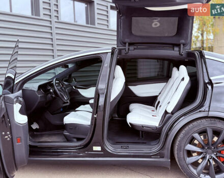 Черный Тесла Модель Х, объемом двигателя 0 л и пробегом 78 тыс. км за 34990 $, фото 31 на Automoto.ua