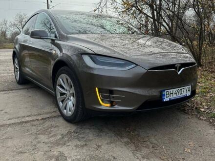 Коричневый Тесла Модель Х, объемом двигателя 0 л и пробегом 62 тыс. км за 17500 $, фото 1 на Automoto.ua