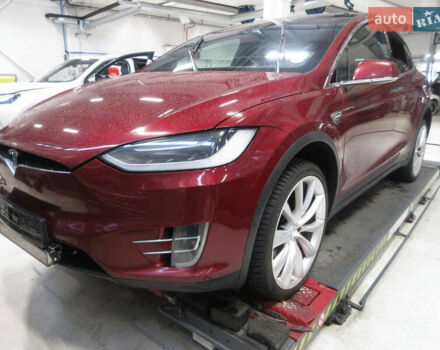Красный Тесла Модель Х, объемом двигателя 0 л и пробегом 153 тыс. км за 23900 $, фото 5 на Automoto.ua