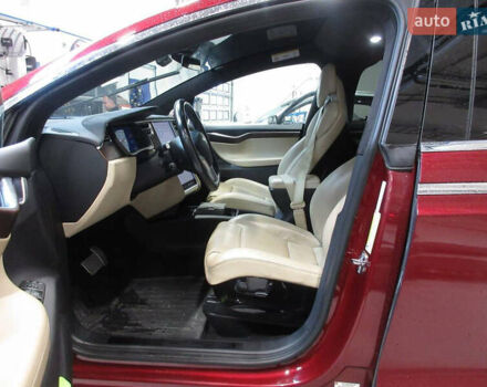 Красный Тесла Модель Х, объемом двигателя 0 л и пробегом 153 тыс. км за 23900 $, фото 6 на Automoto.ua