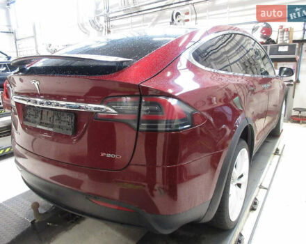 Красный Тесла Модель Х, объемом двигателя 0 л и пробегом 153 тыс. км за 23900 $, фото 2 на Automoto.ua