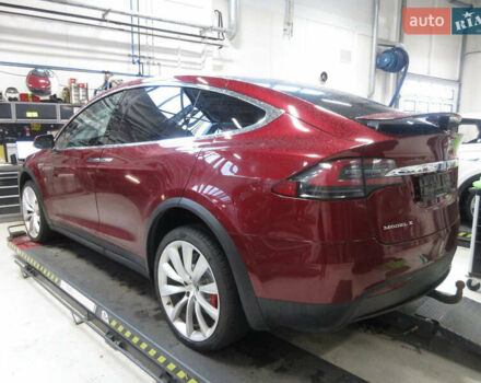 Красный Тесла Модель Х, объемом двигателя 0 л и пробегом 153 тыс. км за 23900 $, фото 3 на Automoto.ua