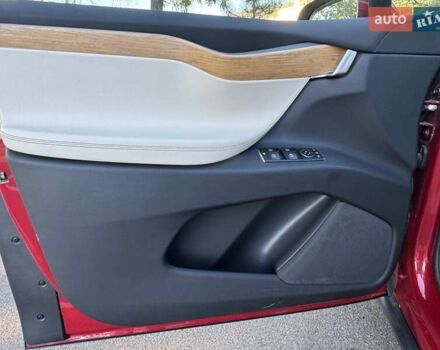 Красный Тесла Модель Х, объемом двигателя 0 л и пробегом 161 тыс. км за 20300 $, фото 13 на Automoto.ua