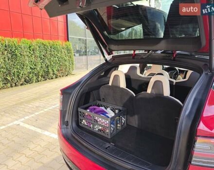 Красный Тесла Модель Х, объемом двигателя 0 л и пробегом 81 тыс. км за 26800 $, фото 29 на Automoto.ua