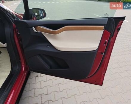 Красный Тесла Модель Х, объемом двигателя 0 л и пробегом 81 тыс. км за 26800 $, фото 18 на Automoto.ua