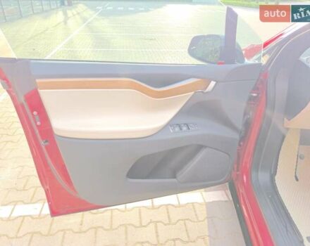 Красный Тесла Модель Х, объемом двигателя 0 л и пробегом 81 тыс. км за 26800 $, фото 23 на Automoto.ua