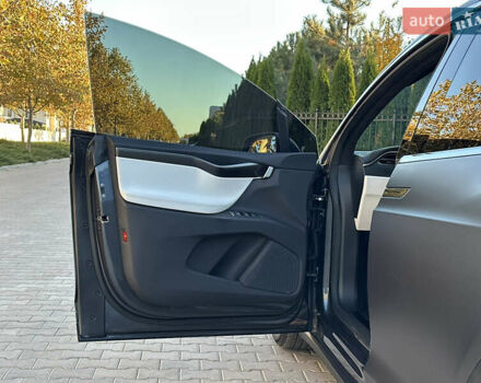 Серый Тесла Модель Х, объемом двигателя 0 л и пробегом 75 тыс. км за 25500 $, фото 64 на Automoto.ua