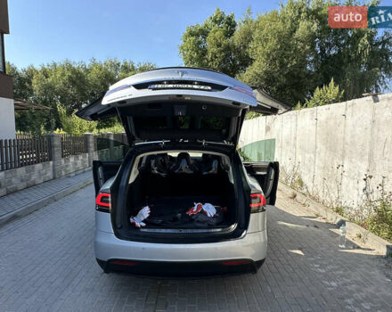 Серый Тесла Модель Х, объемом двигателя 0 л и пробегом 130 тыс. км за 17900 $, фото 10 на Automoto.ua