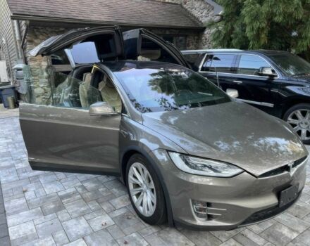 Серый Тесла Модель Х, объемом двигателя 0 л и пробегом 79 тыс. км за 18000 $, фото 1 на Automoto.ua