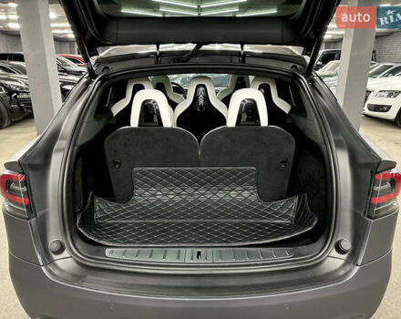 Серый Тесла Модель Х, объемом двигателя 0 л и пробегом 229 тыс. км за 24500 $, фото 20 на Automoto.ua