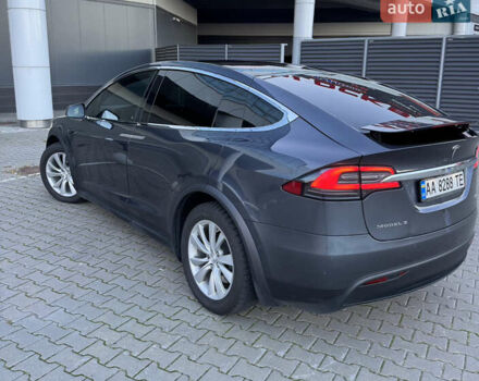 Серый Тесла Модель Х, объемом двигателя 0 л и пробегом 142 тыс. км за 43000 $, фото 7 на Automoto.ua