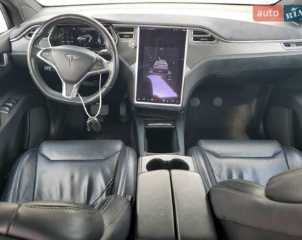 Серый Тесла Модель Х, объемом двигателя 0 л и пробегом 164 тыс. км за 5800 $, фото 7 на Automoto.ua