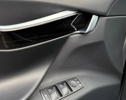 Серый Тесла Модель Х, объемом двигателя 0 л и пробегом 171 тыс. км за 22700 $, фото 6 на Automoto.ua