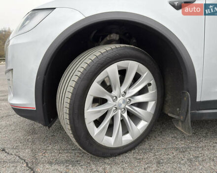 Серый Тесла Модель Х, объемом двигателя 0 л и пробегом 215 тыс. км за 21700 $, фото 69 на Automoto.ua