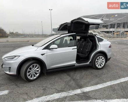 Серый Тесла Модель Х, объемом двигателя 0 л и пробегом 215 тыс. км за 21700 $, фото 40 на Automoto.ua