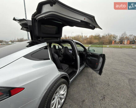 Серый Тесла Модель Х, объемом двигателя 0 л и пробегом 215 тыс. км за 21700 $, фото 50 на Automoto.ua