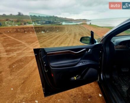Тесла Модель Х 2018 у Одесі на Automoto.ua Сірий Тесла Модель Х, об'ємом двигуна 0 л та пробігом 185 тис. км за 27500 $, фото 18 на Automoto.ua