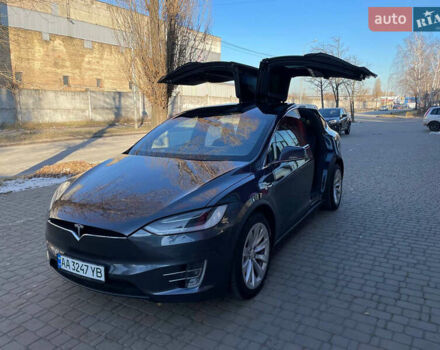 Серый Тесла Модель Х, объемом двигателя 0 л и пробегом 102 тыс. км за 26500 $, фото 1 на Automoto.ua