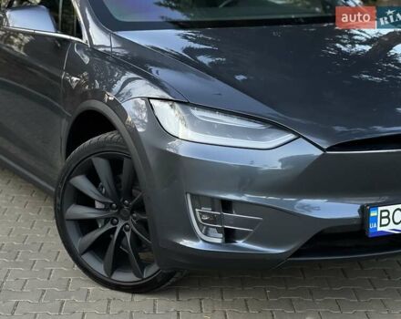 Серый Тесла Модель Х, объемом двигателя 0 л и пробегом 144 тыс. км за 28950 $, фото 6 на Automoto.ua