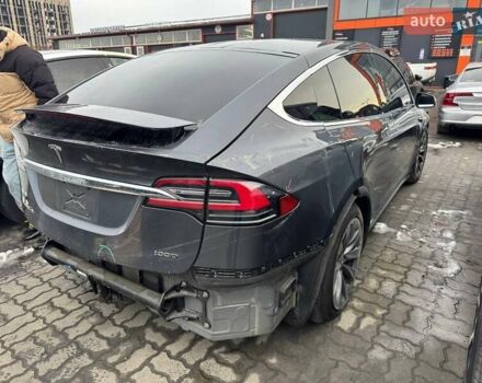 Серый Тесла Модель Х, объемом двигателя 0 л и пробегом 123 тыс. км за 20000 $, фото 2 на Automoto.ua