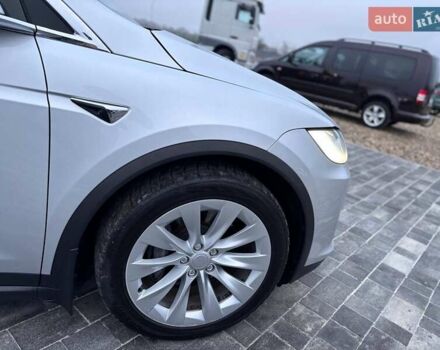 Сірий Тесла Модель Х, об'ємом двигуна 0 л та пробігом 84 тис. км за 23999 $, фото 10 на Automoto.ua