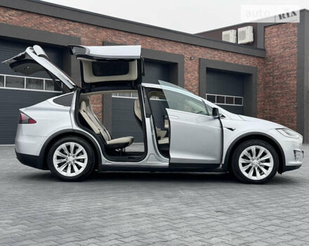 Сірий Тесла Модель Х, об'ємом двигуна 0 л та пробігом 102 тис. км за 48500 $, фото 10 на Automoto.ua