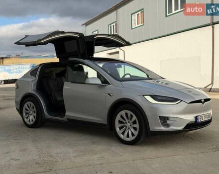 Серый Тесла Модель Х, объемом двигателя 0 л и пробегом 140 тыс. км за 21900 $, фото 2 на Automoto.ua