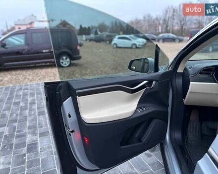 Сірий Тесла Модель Х, об'ємом двигуна 0 л та пробігом 84 тис. км за 23999 $, фото 13 на Automoto.ua