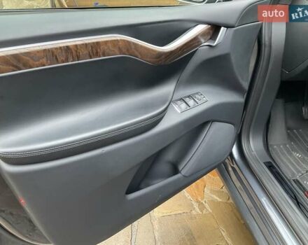 Серый Тесла Модель Х, объемом двигателя 0 л и пробегом 92 тыс. км за 26499 $, фото 13 на Automoto.ua