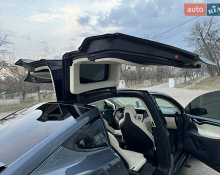 Серый Тесла Модель Х, объемом двигателя 0 л и пробегом 114 тыс. км за 43350 $, фото 38 на Automoto.ua