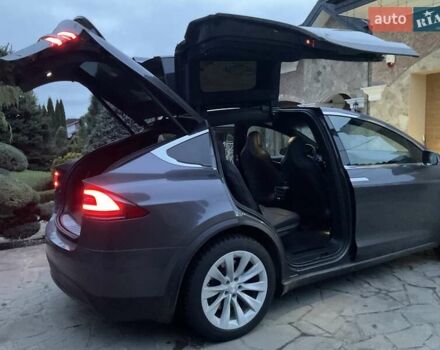 Серый Тесла Модель Х, объемом двигателя 0 л и пробегом 92 тыс. км за 26499 $, фото 22 на Automoto.ua