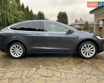 Серый Тесла Модель Х, объемом двигателя 0 л и пробегом 92 тыс. км за 26499 $, фото 3 на Automoto.ua