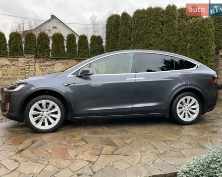 Серый Тесла Модель Х, объемом двигателя 0 л и пробегом 92 тыс. км за 26499 $, фото 7 на Automoto.ua