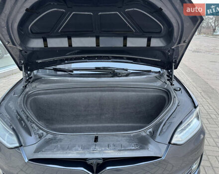 Серый Тесла Модель Х, объемом двигателя 0 л и пробегом 114 тыс. км за 43350 $, фото 48 на Automoto.ua