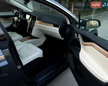 Серый Тесла Модель Х, объемом двигателя 0 л и пробегом 165 тыс. км за 22900 $, фото 3 на Automoto.ua