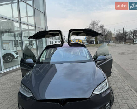 Серый Тесла Модель Х, объемом двигателя 0 л и пробегом 114 тыс. км за 43350 $, фото 32 на Automoto.ua