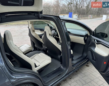 Серый Тесла Модель Х, объемом двигателя 0 л и пробегом 114 тыс. км за 43350 $, фото 27 на Automoto.ua