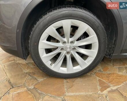 Серый Тесла Модель Х, объемом двигателя 0 л и пробегом 92 тыс. км за 26499 $, фото 8 на Automoto.ua