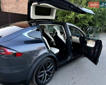 Серый Тесла Модель Х, объемом двигателя 0 л и пробегом 165 тыс. км за 22900 $, фото 7 на Automoto.ua