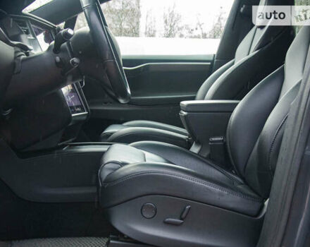 Серый Тесла Модель Х, объемом двигателя 0 л и пробегом 75 тыс. км за 49900 $, фото 8 на Automoto.ua
