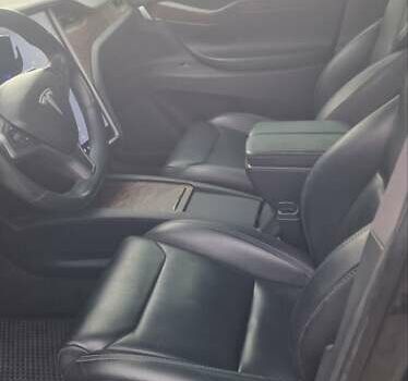 Серый Тесла Модель Х, объемом двигателя 0 л и пробегом 119 тыс. км за 28900 $, фото 4 на Automoto.ua