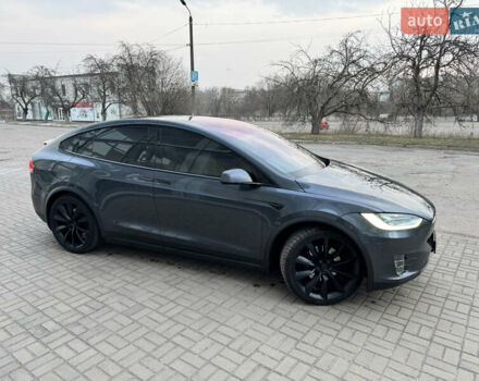 Серый Тесла Модель Х, объемом двигателя 0 л и пробегом 114 тыс. км за 43350 $, фото 8 на Automoto.ua