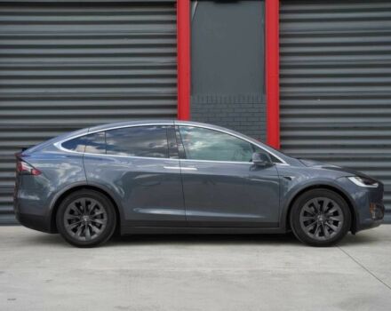 Серый Тесла Модель Х, объемом двигателя 0 л и пробегом 39 тыс. км за 19000 $, фото 6 на Automoto.ua