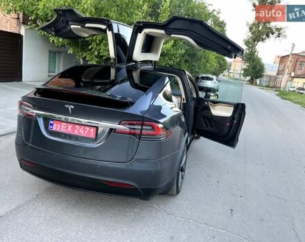 Серый Тесла Модель Х, объемом двигателя 0 л и пробегом 165 тыс. км за 22900 $, фото 6 на Automoto.ua